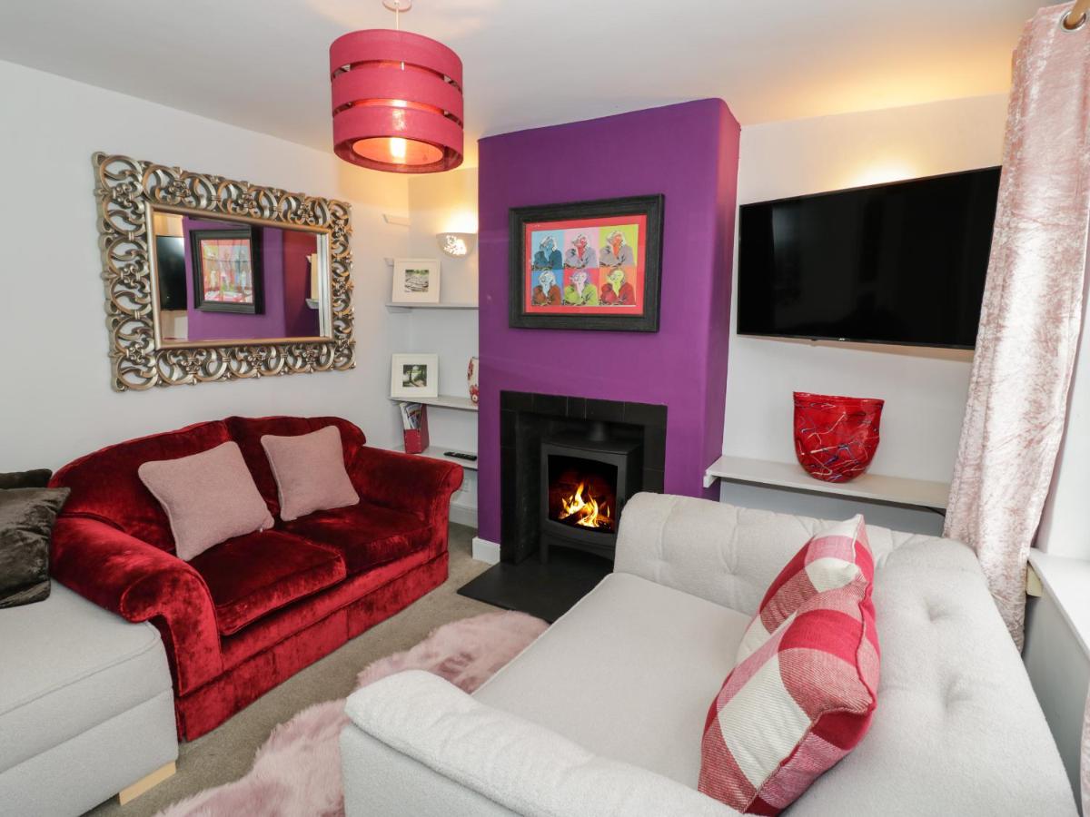 Cherry Blossom Cottage - Housity