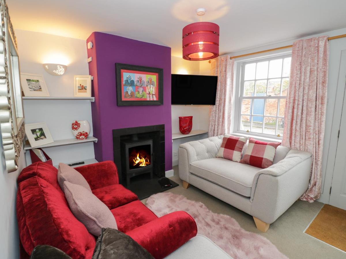 Cherry Blossom Cottage - Housity