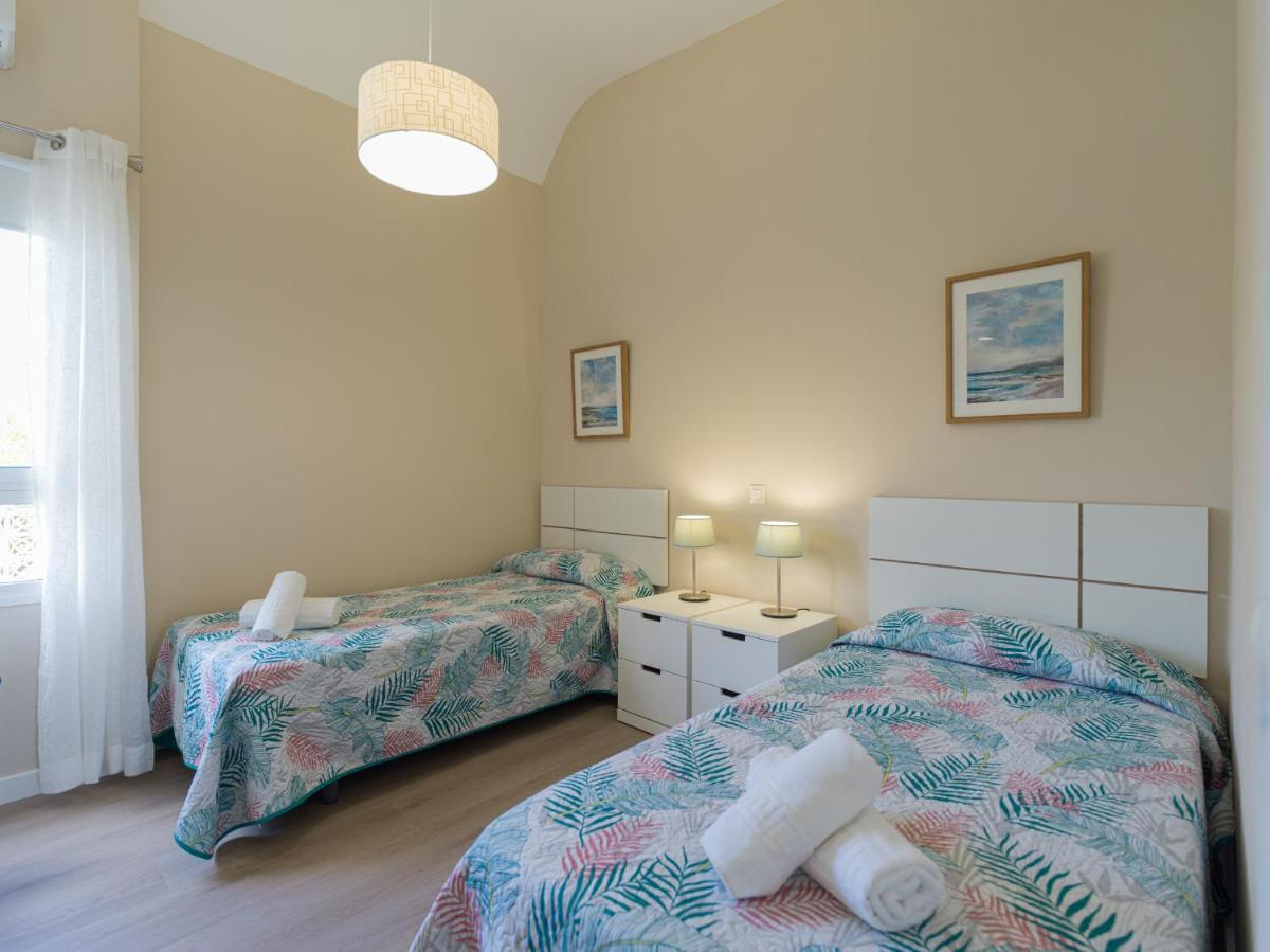 HomeForGuest Modern Apartment in San Agustin 2 min from the beach - Housity