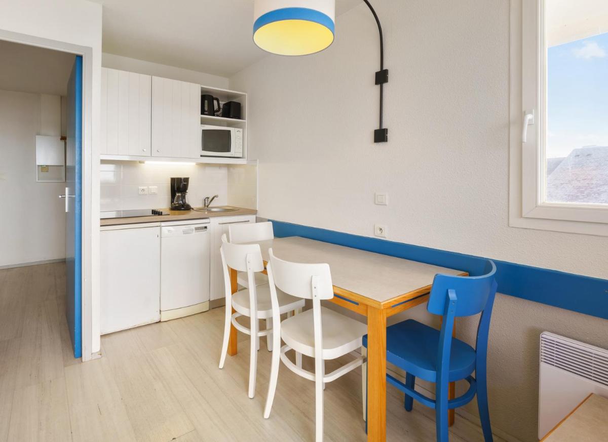 Cuisine ou kitchenette dans l'établissement Résidence Pierre & Vacances la Corniche de la Plage