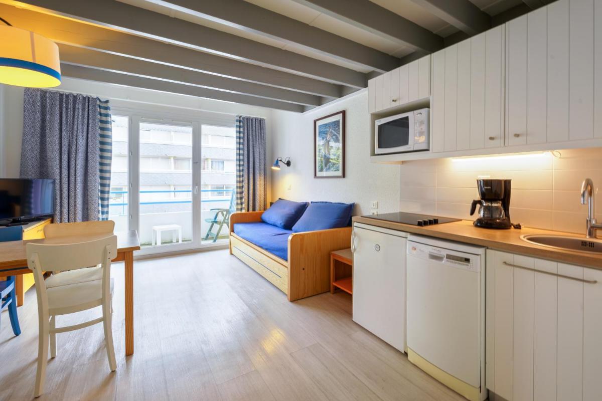 Cuisine ou kitchenette dans l'établissement Résidence Pierre & Vacances la Corniche de la Plage