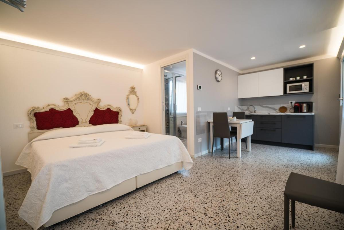 Venetian roof view - Housity
