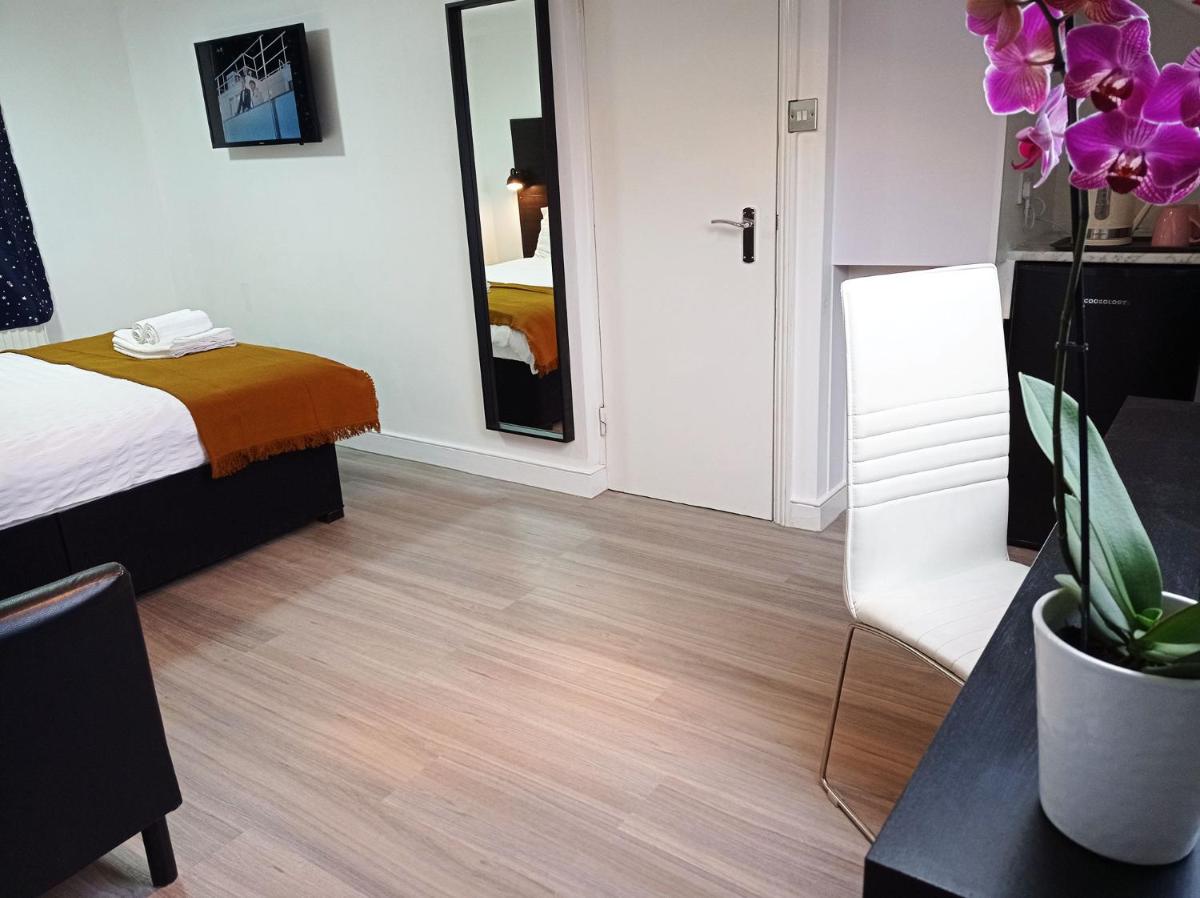 Mill Studio A - Self contained one bed studio flat - Housity