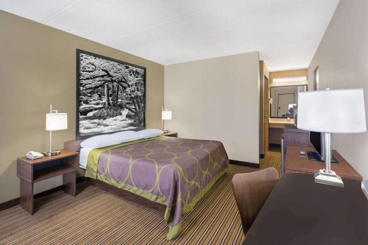 Super 8 by Wyndham Knoxville North/Powell - Housity