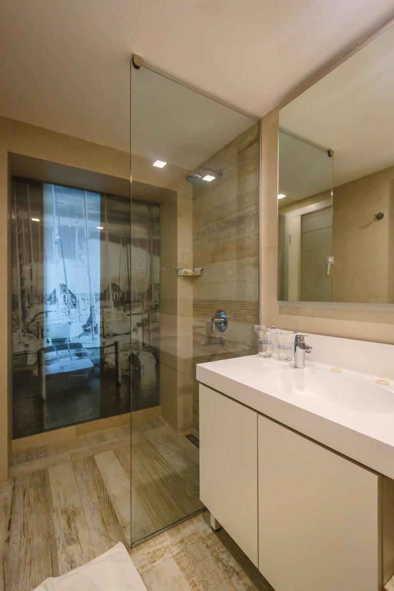 Carine Hotel Delfin - Housity