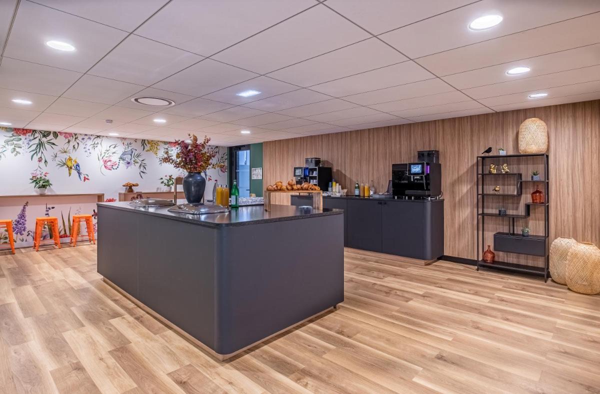 Plateau bouilloire dans l'établissement GOLDEN TULIP LYON OUEST TECHLID Hotel & Spa