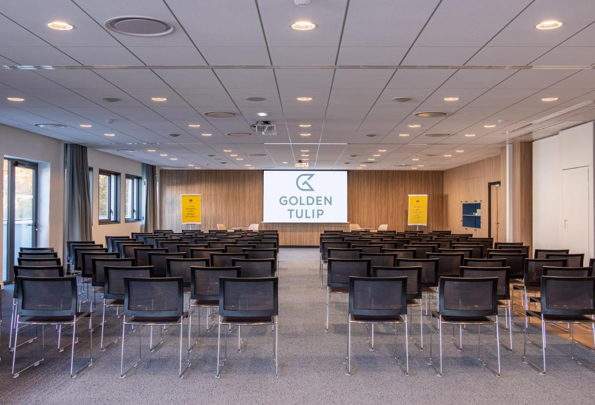 Espace de conférence ou salle de réunion dans l'établissement GOLDEN TULIP LYON OUEST TECHLID Hotel & Spa