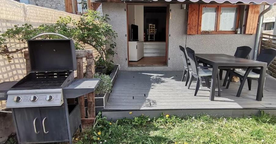 Charmante maison de village à 50m de la plage - Housity