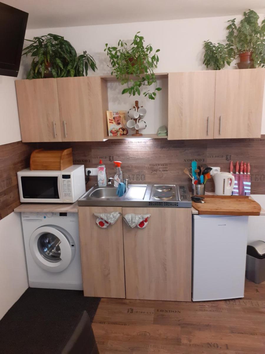 Ubytování NA ROHU - Housity