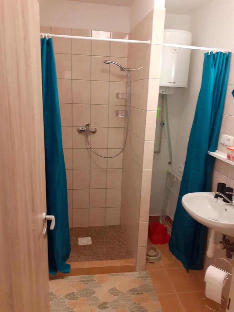 Ubytování NA ROHU - Housity