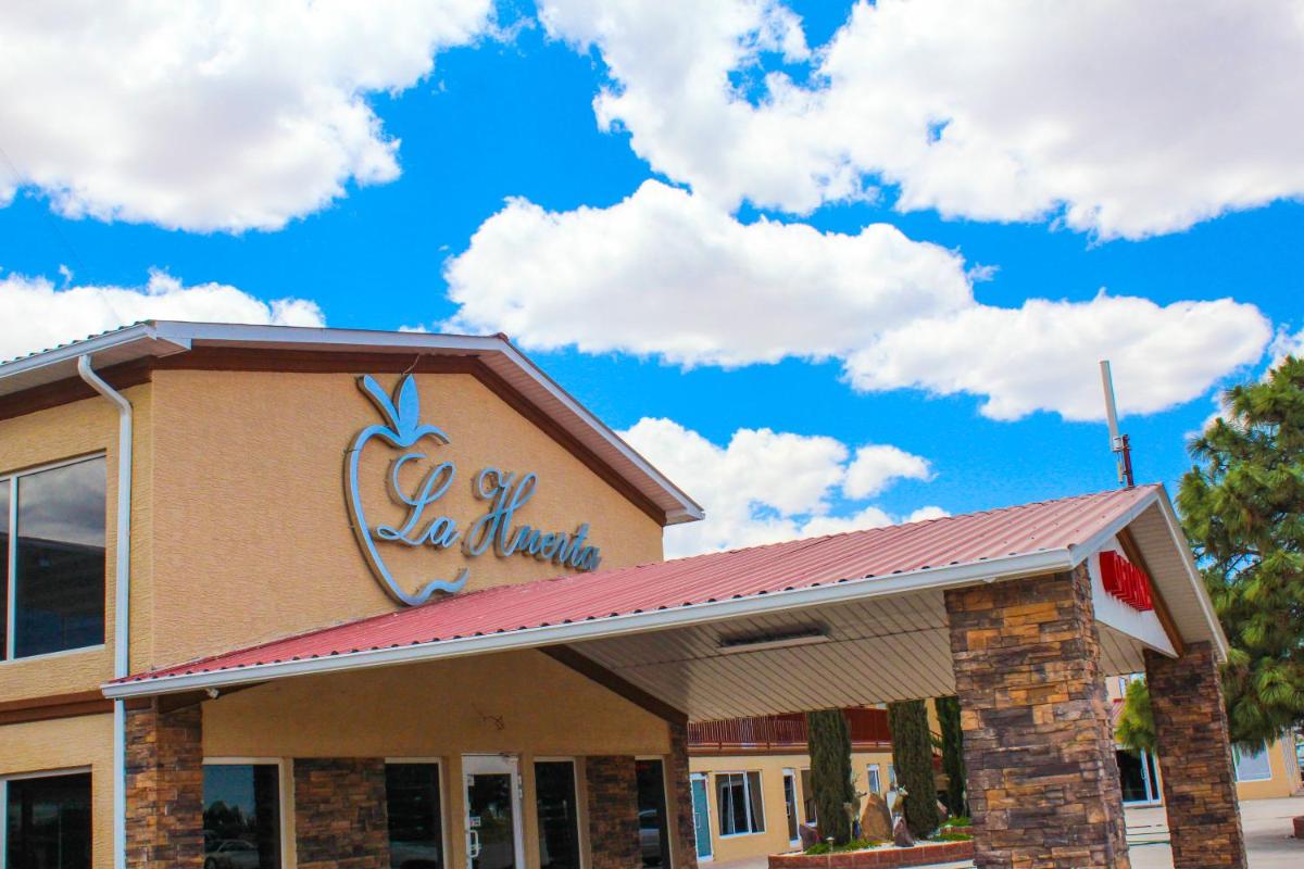 La Huerta Inn & Suites - Housity