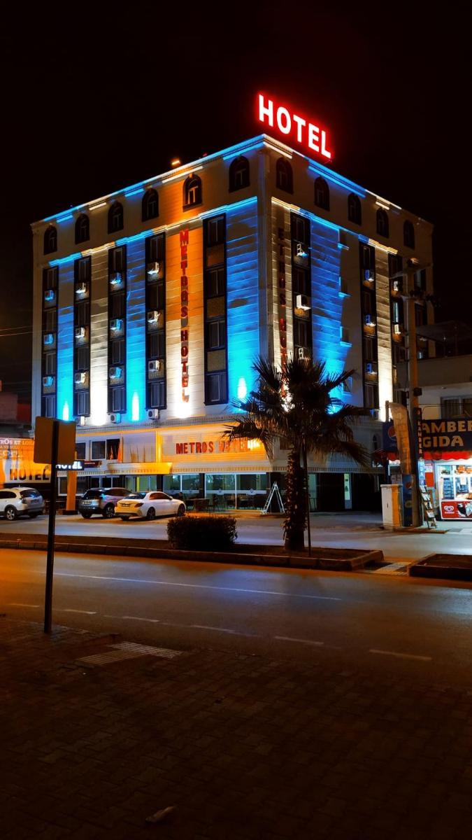 Metros Hotel - Housity