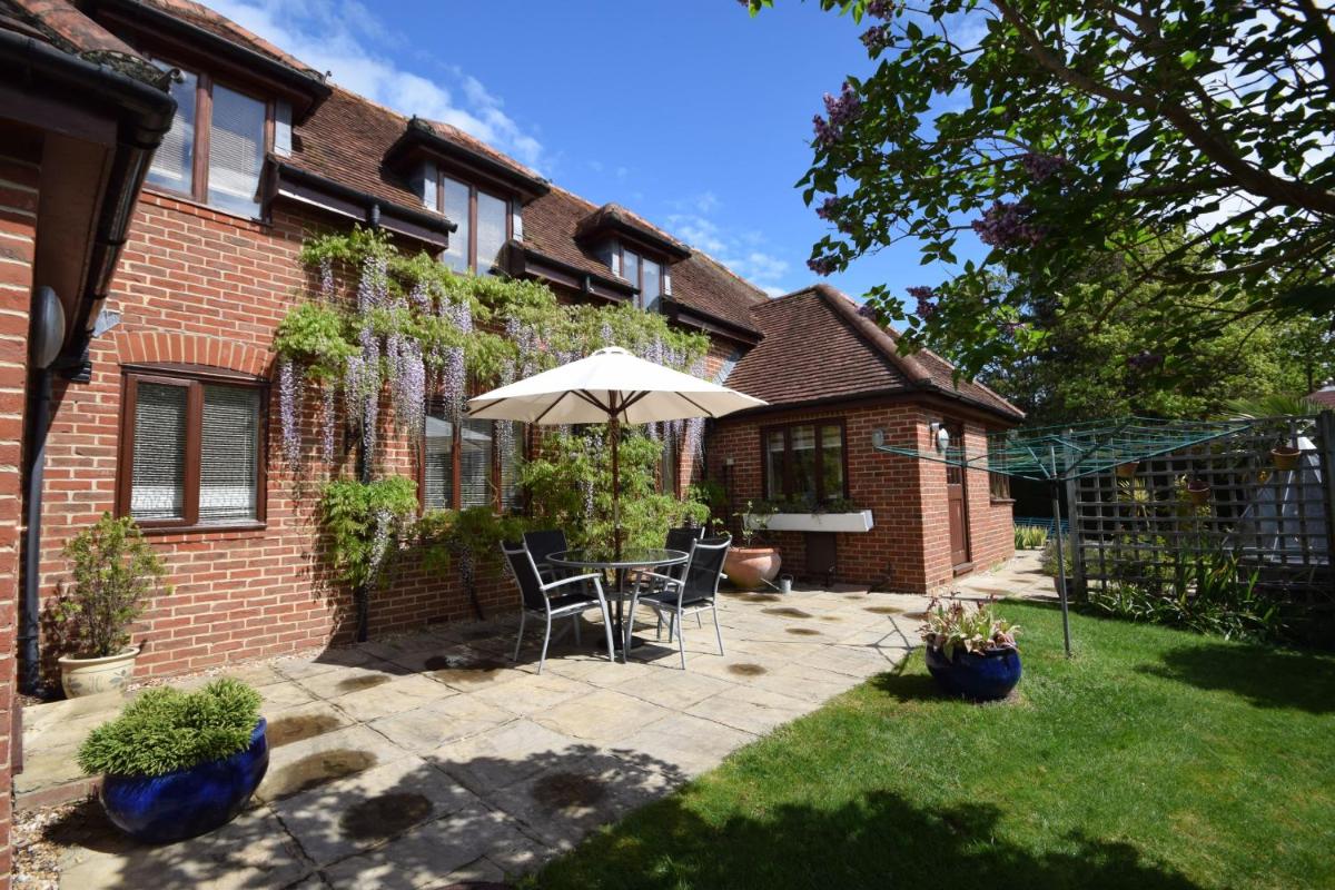 Wisteria Way, Tangmere - Housity