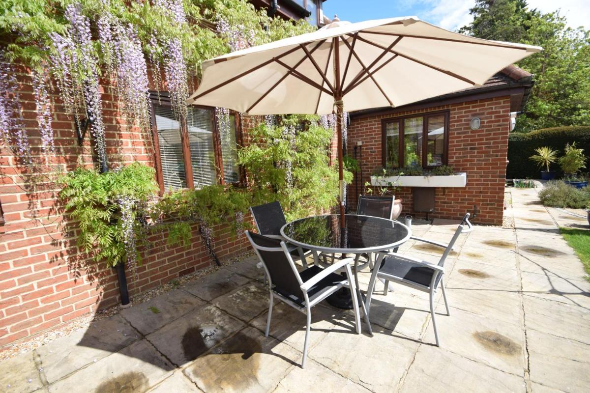 Wisteria Way, Tangmere - Housity