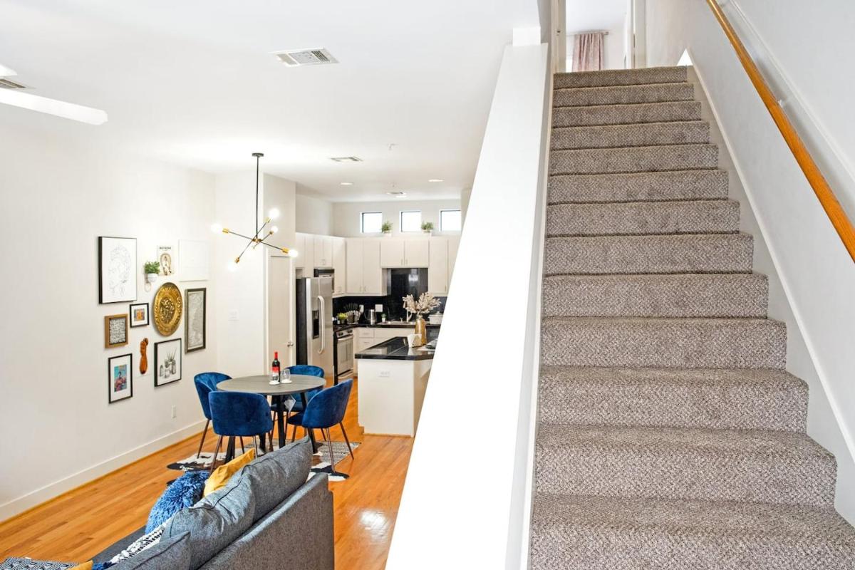 HOUSTON LINK HOUSE 2bed 2bath TownHouse Enclosed garage Astrodome Downtown MedCtr - Housity