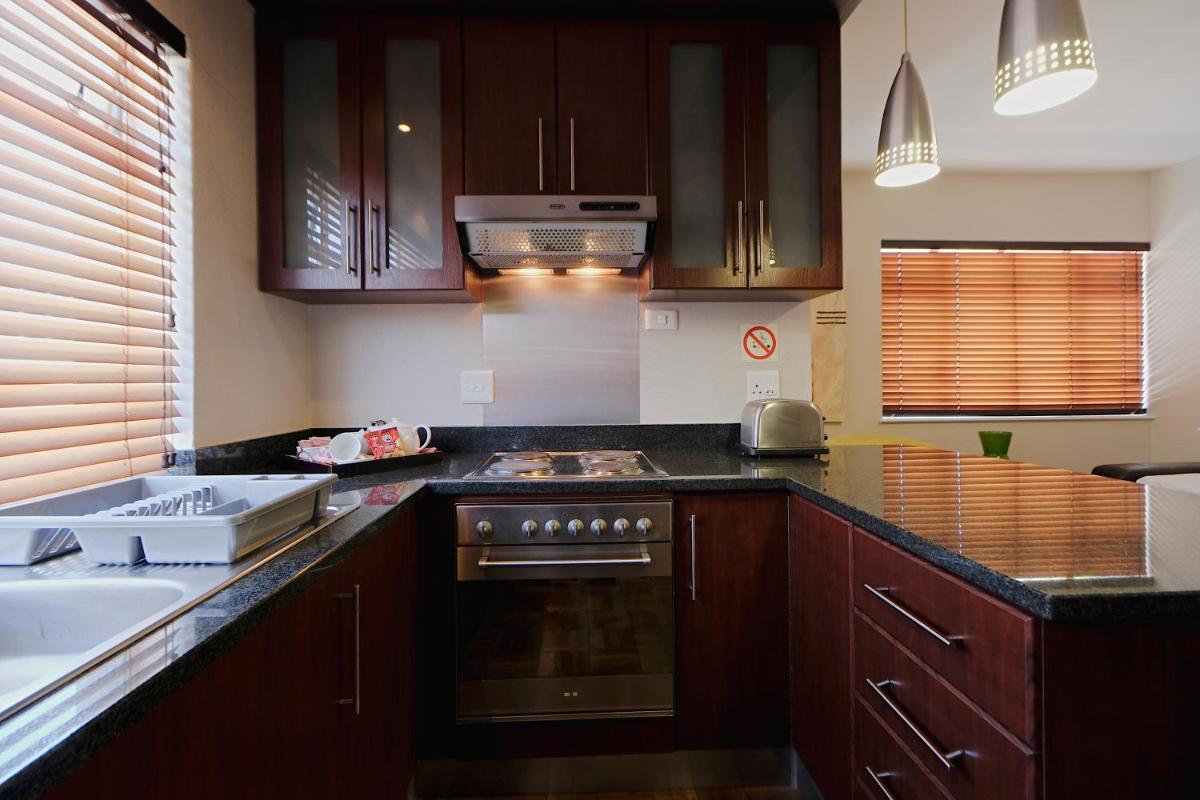 10 on Cape Self Catering Apartments - Housity