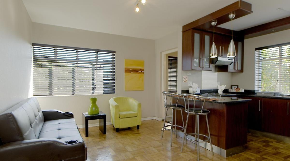 10 on Cape Self Catering Apartments - Housity