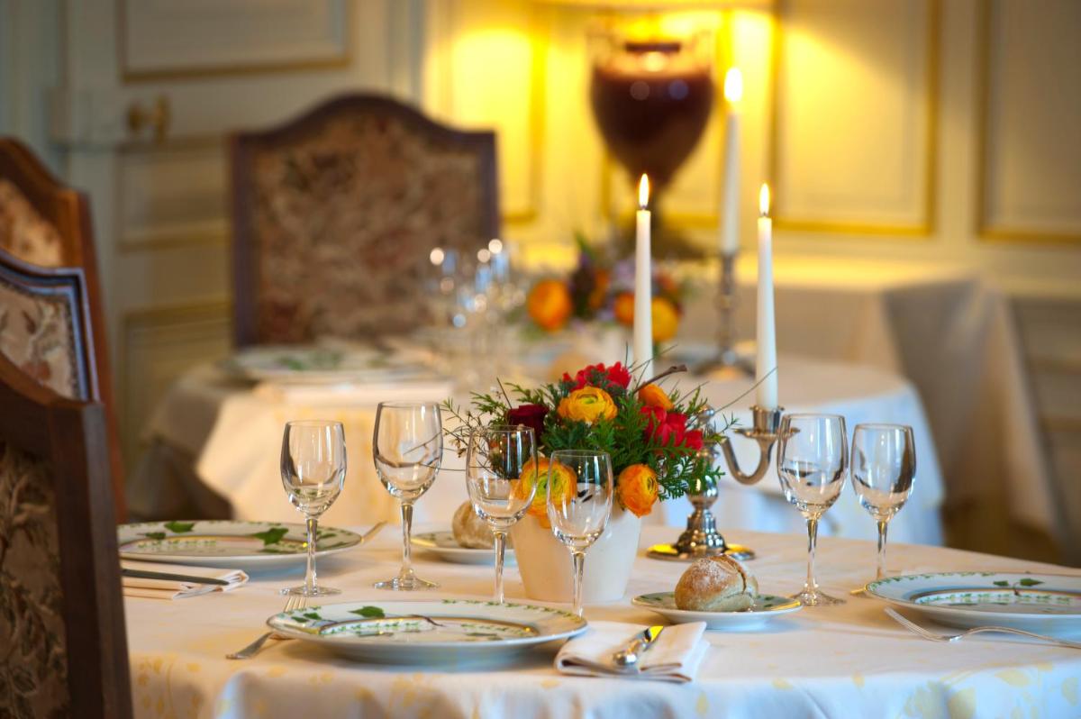 Boissons dans l'établissement Château des Monthairons Hôtel Restaurant GastroMaison Spa privatif