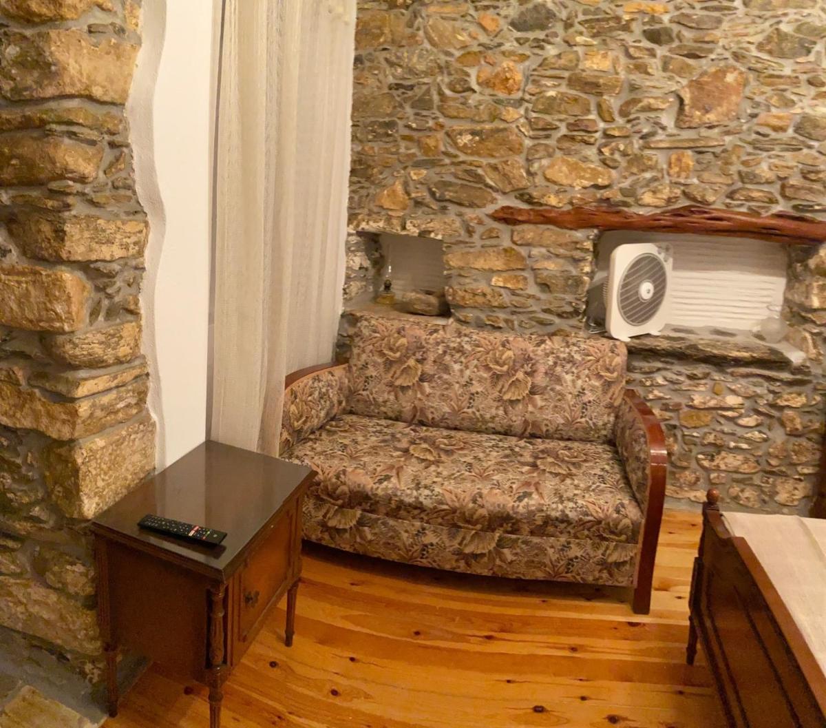 Traditional stone house - Housity
