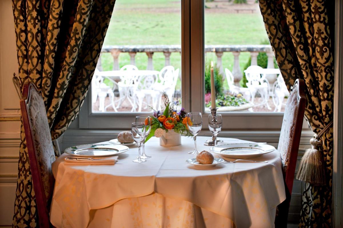 Restaurant ou autre lieu de restauration dans l'établissement Château des Monthairons Hôtel Restaurant GastroMaison Spa privatif