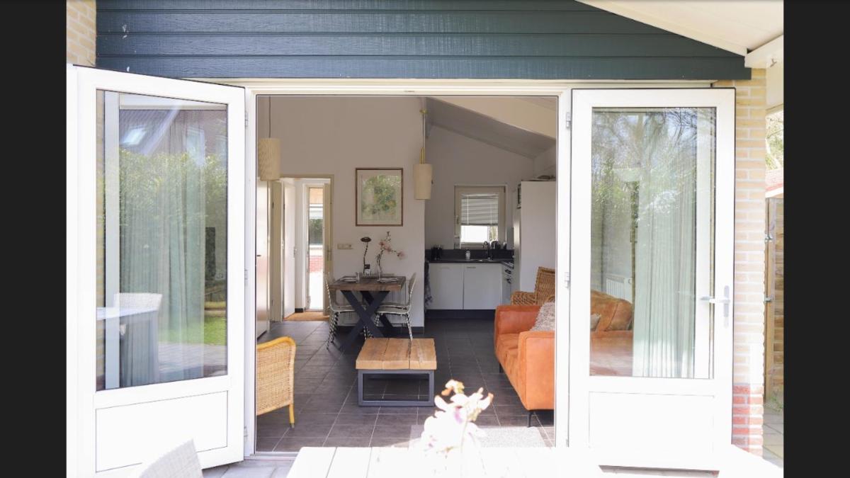Huinerhofje 2 - Vrijstaand met grote omheinde tuin, rust, privacy en nabij bossen - Housity