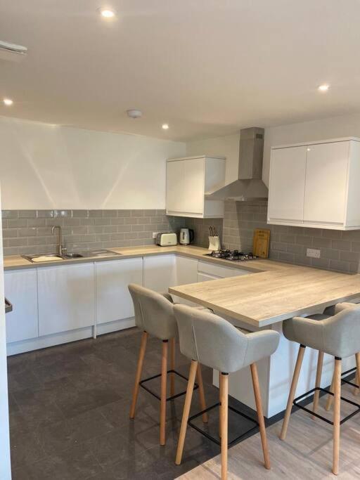 Fishponds Flat 4 by Mia Living 2 bedroom apartment - Housity