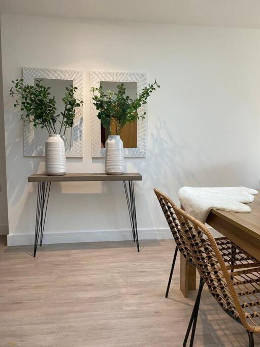 Fishponds Flat 4 by Mia Living 2 bedroom apartment - Housity