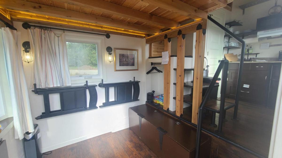 Emerald Lodge Tiny House On The Farm - Housity