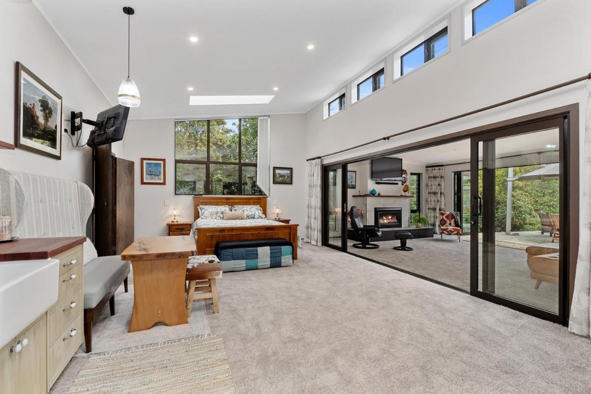 Suitetrails - Westhay Stables - Paparoa Holiday Home