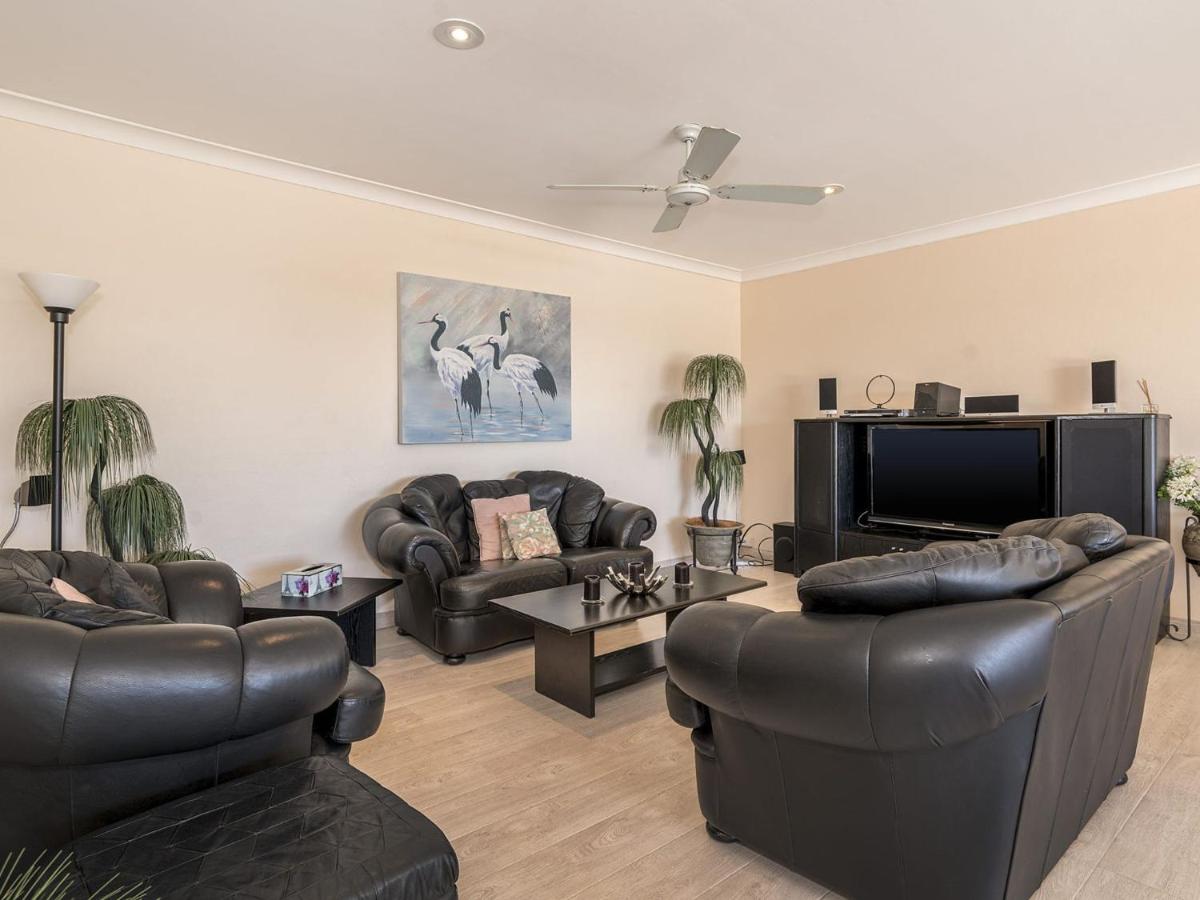 Lakeshore Apartments Unit 5 - Housity