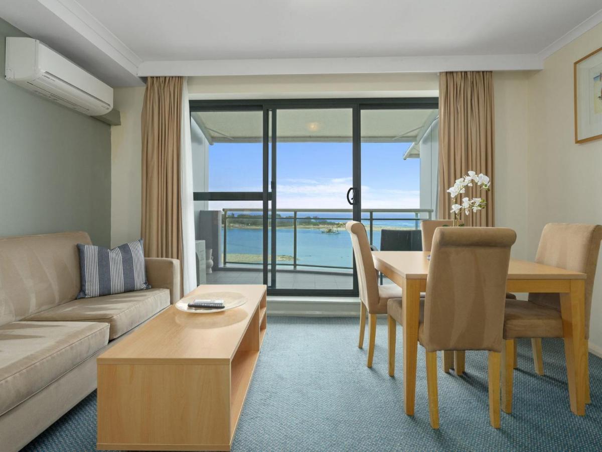The Entrance Waterfront Resort Unit 510 - Housity