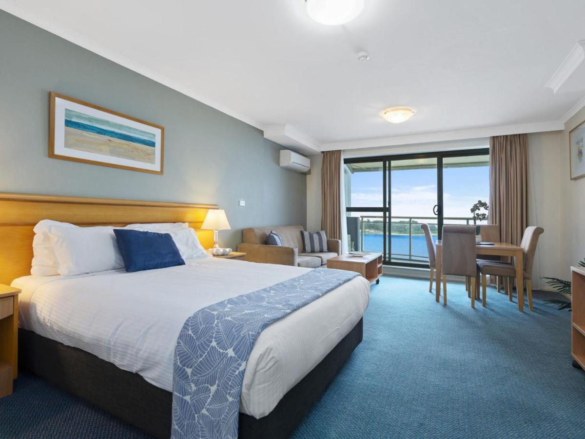 The Entrance Waterfront Resort Unit 510 - Housity
