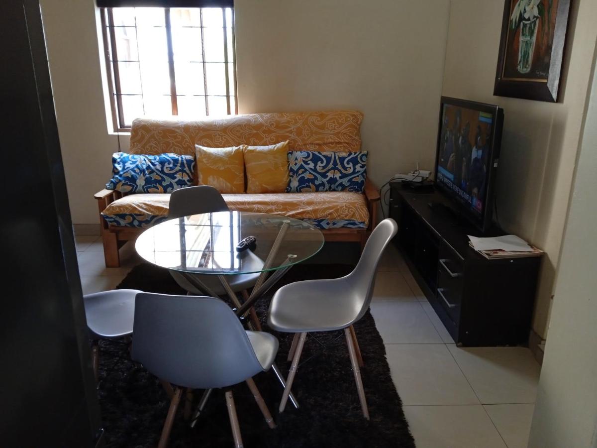 Suitetrails - Aloha Lodge 2 Bedroom Apartment near Menlyn Sleeps 4