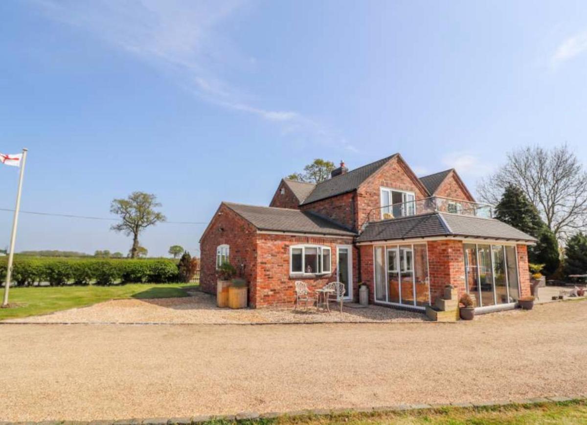 Meadow View at Keepers Cottage - Housity