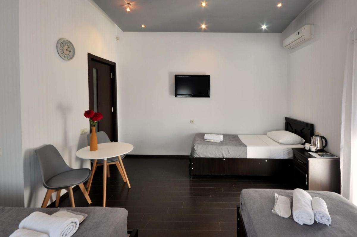Hotel Majestic - Housity