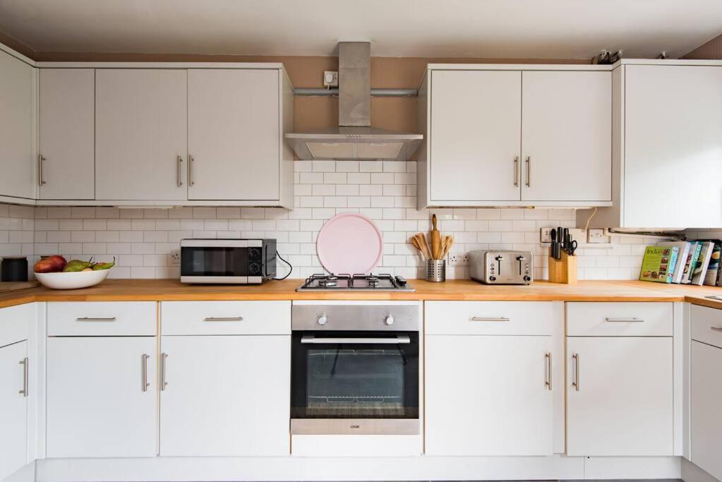 Heritage Cottage - Charming and stylish home with lovely garden - Housity