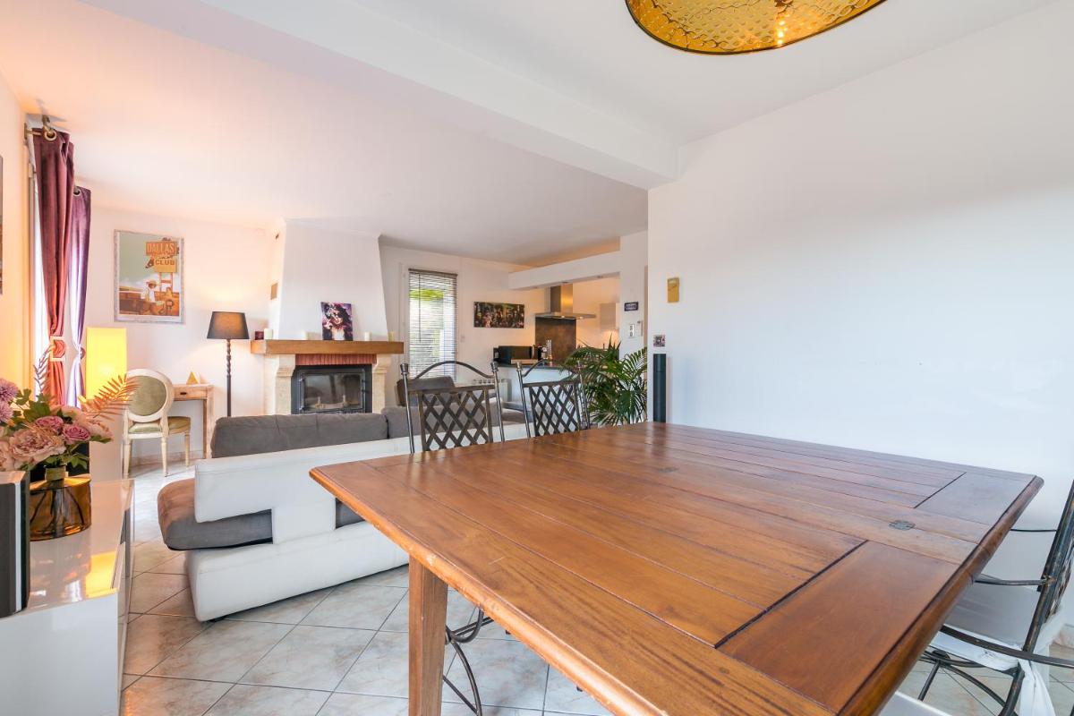 Charmante Maison Climatisée avec son Jardin à 5 minutes de DIJON - Housity