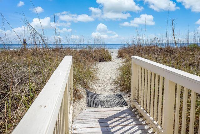 Stunning 8 BR, New Updates, Walk to Beach Bars, Main Street - Housity