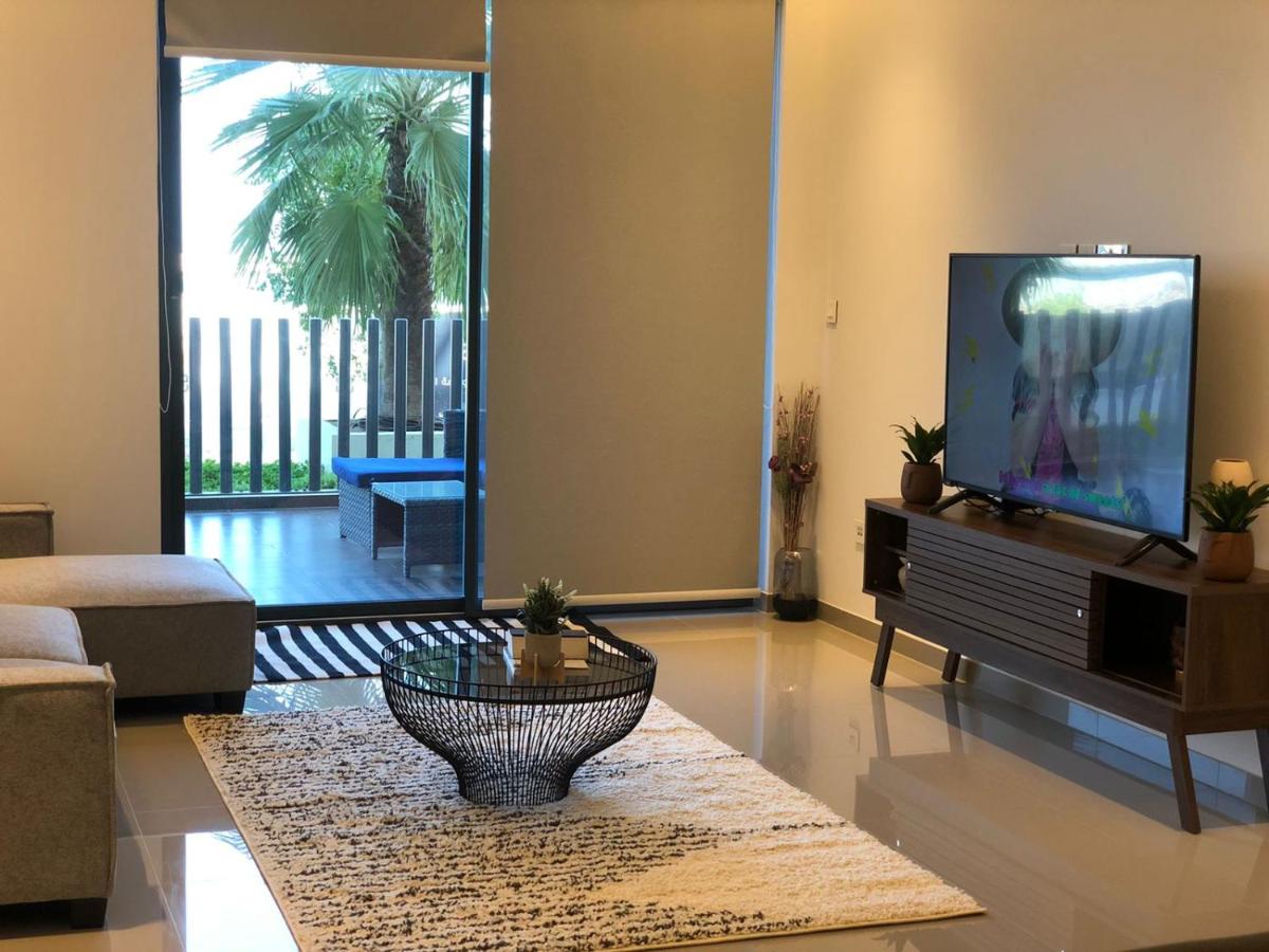 Suitetrails - Modern Flat-Muscat Hills ,pool view