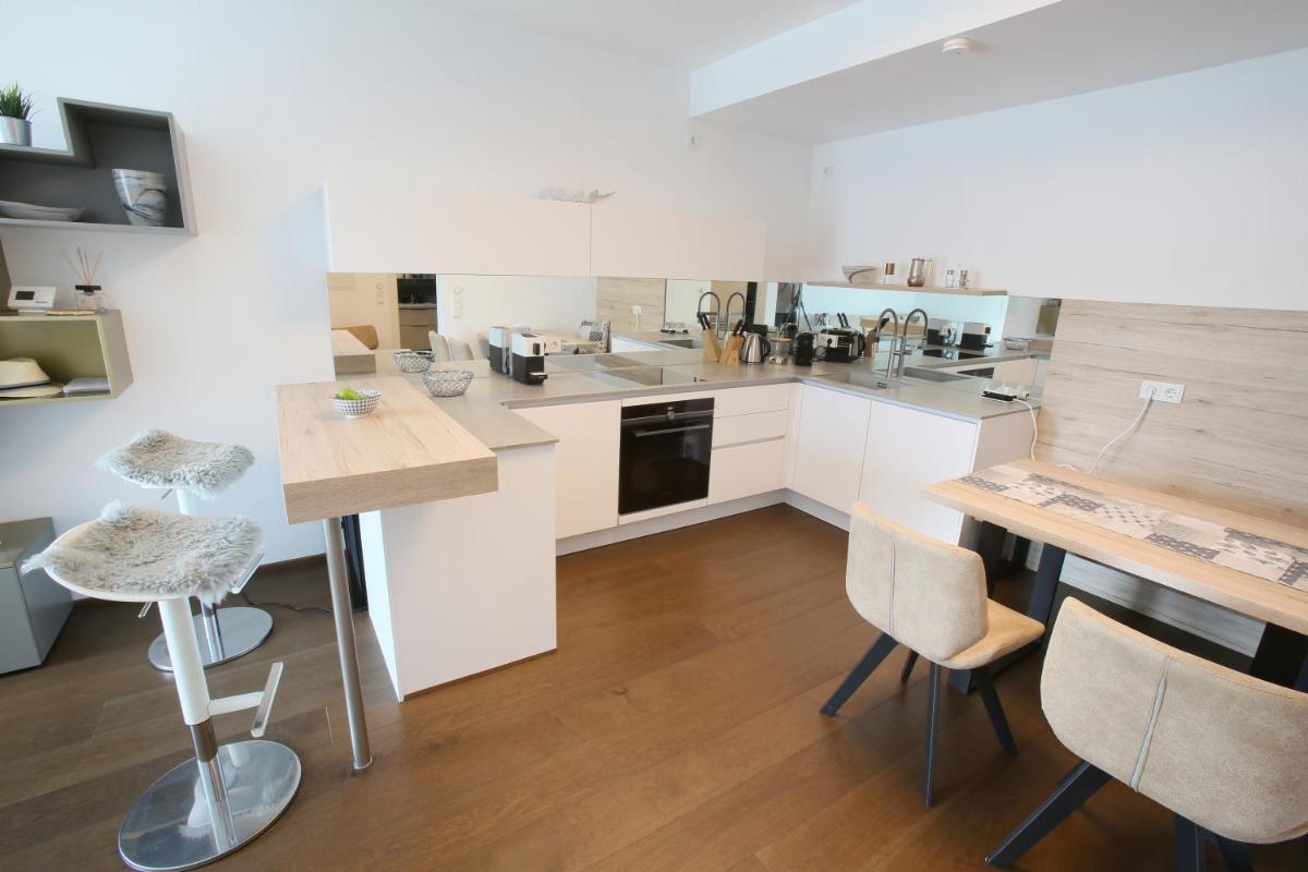25h SPA-Residenz POOLs IN & OUT, private Garden & Beach - Housity