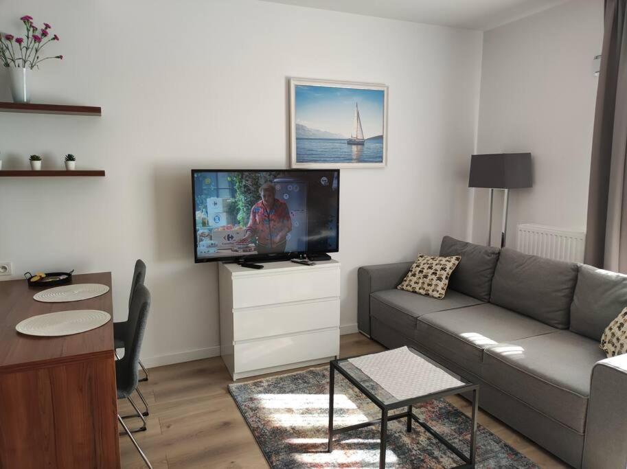 Branickiego 23 Apartment close to Medicover and Paley - Housity