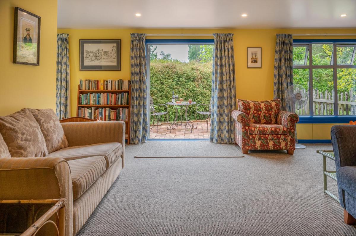 Matagouri Cottage - Port Levy Holiday Home - Housity