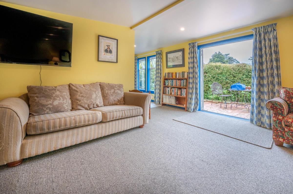 Matagouri Cottage - Port Levy Holiday Home - Housity
