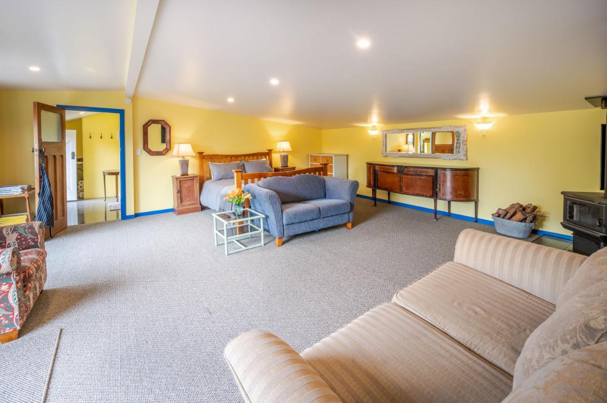 Matagouri Cottage - Port Levy Holiday Home - Housity
