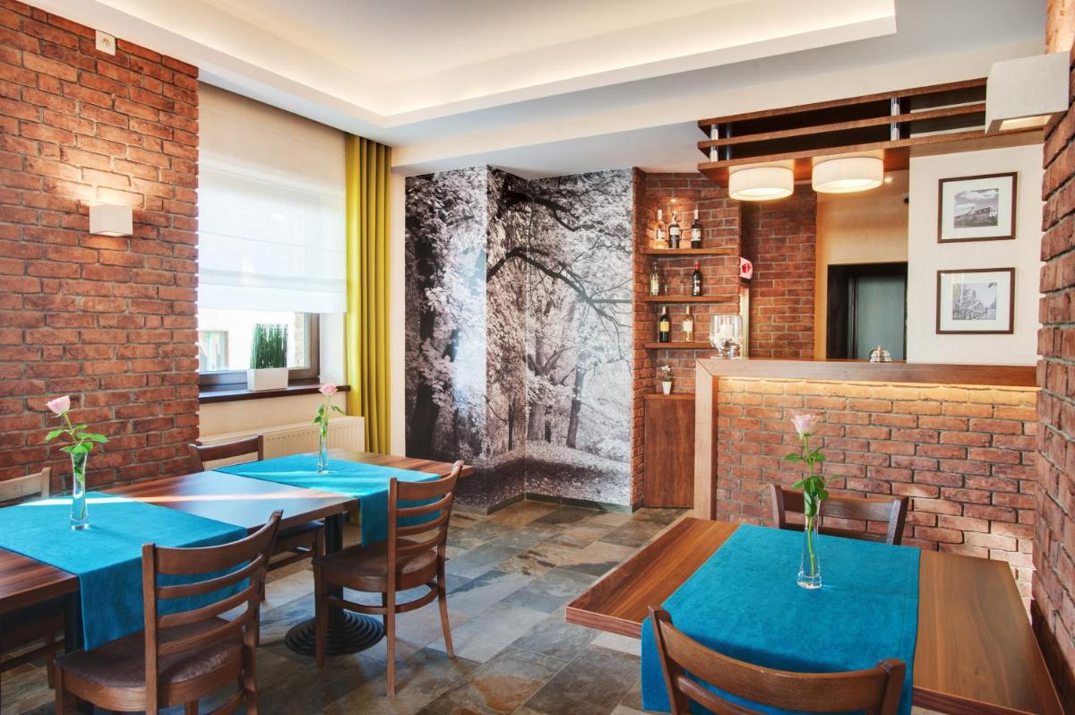 Hotelik B&B Pod D?bami - Housity