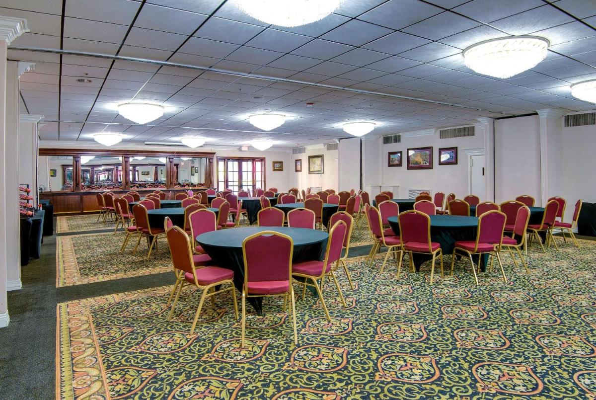 Ramada by Wyndham Metairie New Orleans Airport - Housity
