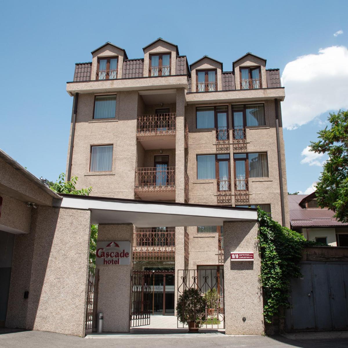 Cascade Hotel - Housity