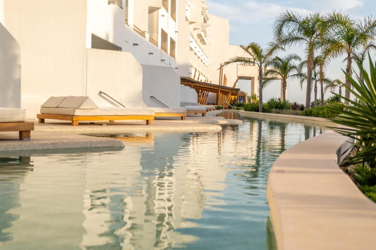 Piscina en o cerca de Zahara Beach & Spa by QHotels - Adults Recommended
