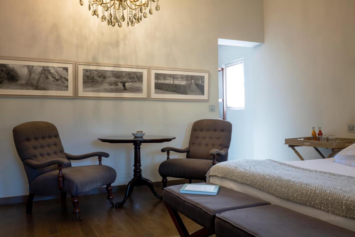 Coin salon dans l'établissement Le Prieure