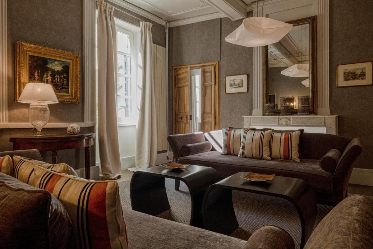 Coin salon dans l'établissement Le Prieure